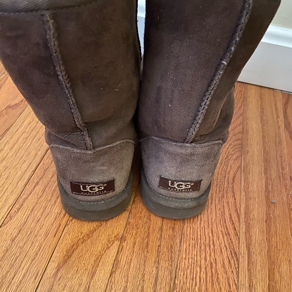 UGGS - Picture 4 of 5